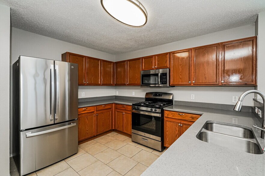 Building Photo - 2036 Silverado Dr