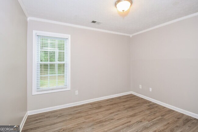 Building Photo - 2105 Caneridge Dr