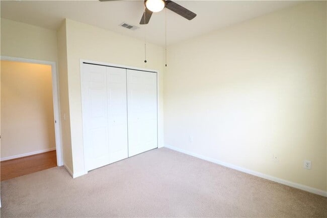 Building Photo - 447 W Longleaf Dr