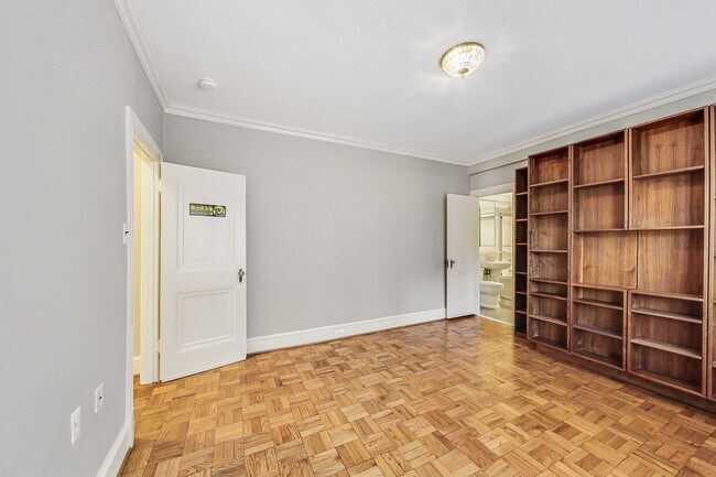 Building Photo - Elegant 2 Bedroom/ 2 Bath Unit in Westchester Cooperative - All Utilities Included!