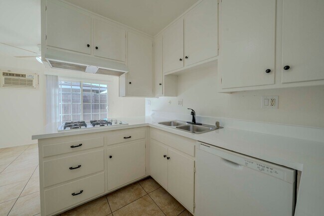 Building Photo - RIDGEWAY