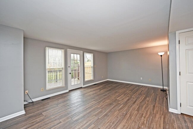 Building Photo - 920 Woodlyn Dr N