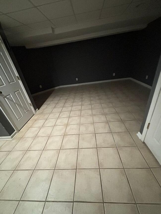 Building Photo - 2 Bedroom Loft Home w/ Finished Basement – $2,575/month