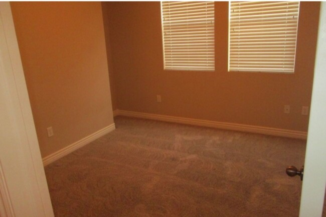 Building Photo - Great 2 bed, 2 bath town home in Lehi