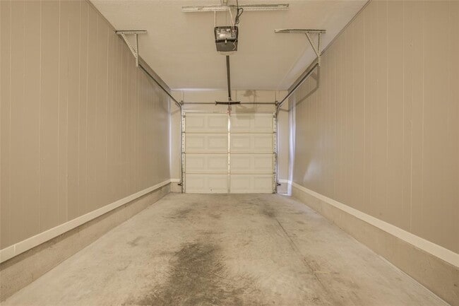 Building Photo - 306 Corral Ln
