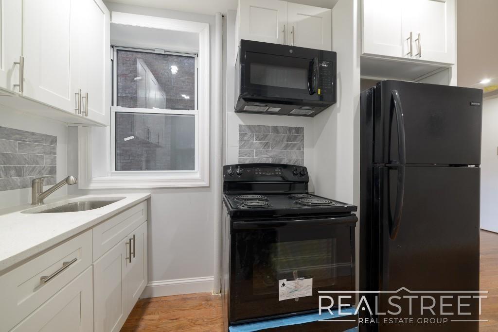 Building Photo - 1 Bed W. Tons of Space in Crown Heights!