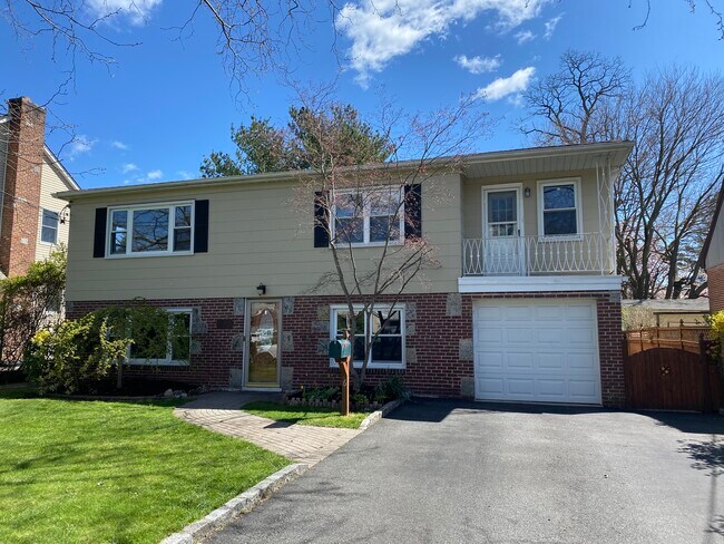 Building Photo - 6 Dunes Ln