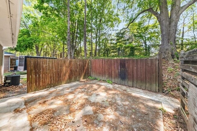 Building Photo - 190 Opal Dr