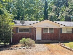 Building Photo - One bedroom, 1 bath Apartment on Airport Drive!