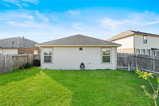 Building Photo - 5742 Pampus Prairie Rd