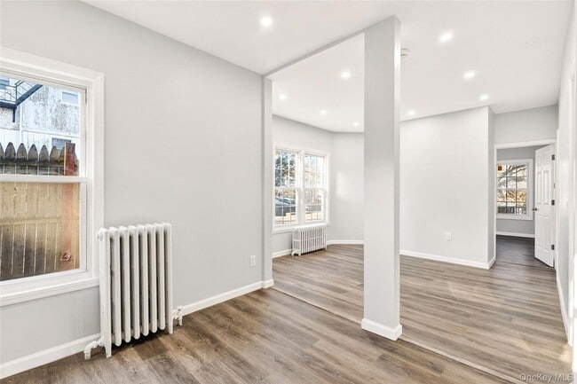 Building Photo - 21 Elysian Ave