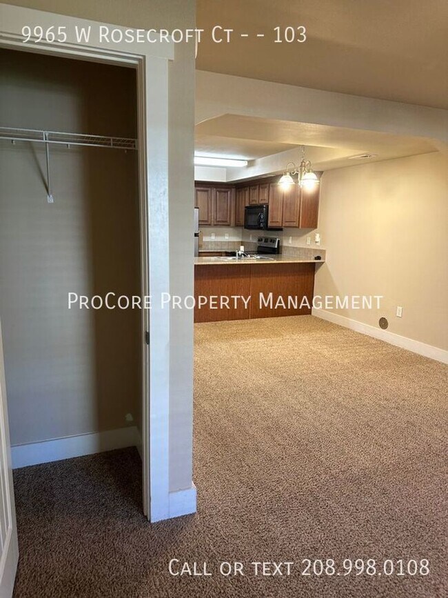 Building Photo - 9825 W Rosecroft Ct