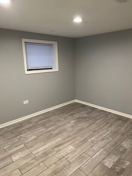 Building Photo - 3532 N Oriole Ave