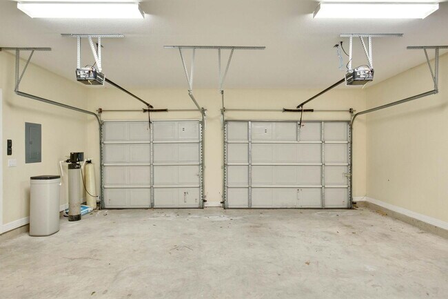 Building Photo - 118 N Buckhorn Dr