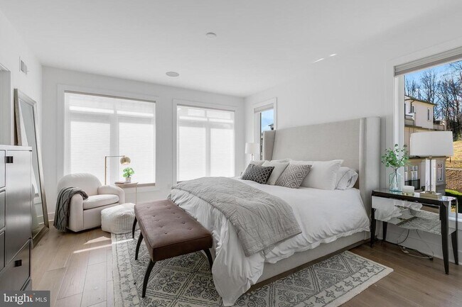 Building Photo - 8201 River Rd