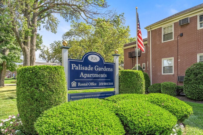 Building Photo - Palisade Gardens Apartments