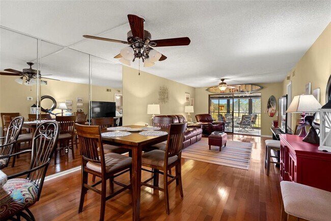 Building Photo - 1817 Golf View Dr