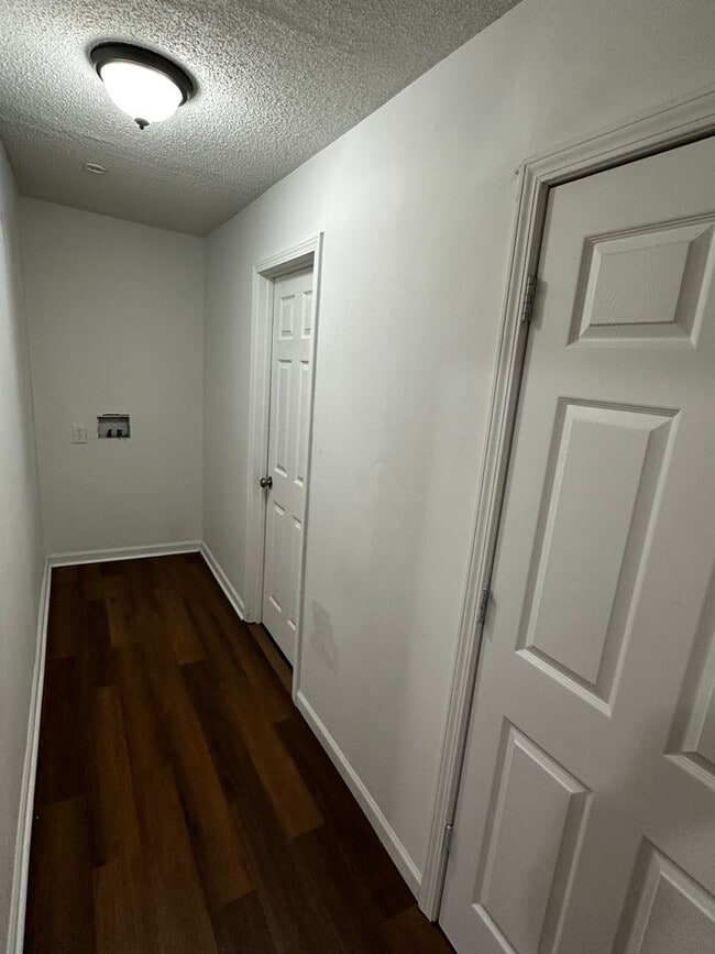 Building Photo - 3 bedroom 1 bath