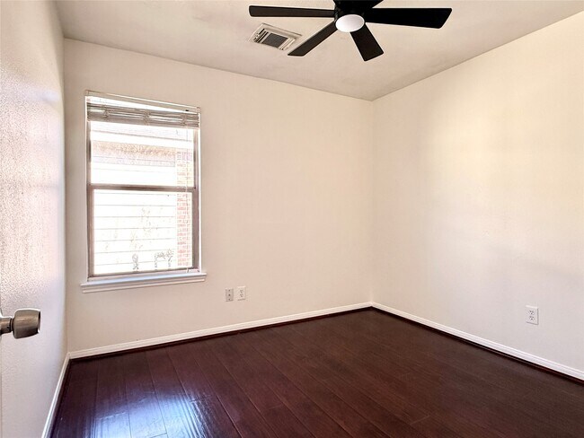 Building Photo - 16127 Cole Bridge Ln