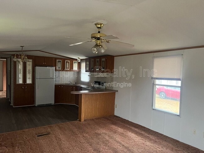 Building Photo - 137 Matts Ln