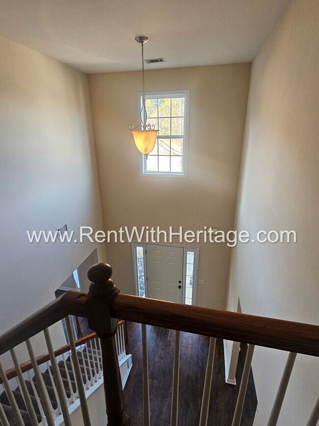 Building Photo - WOW!!...GORGEOUS!!..UPGRADES /AMAZING MASTER/ FENCED YD/ SWIM-TENNIS