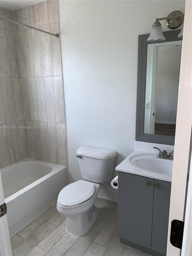 Building Photo - 3001 SE 17th Ave