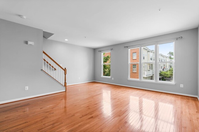Building Photo - 3 Bedroom 3.5 Bathroom - Wheaton Townhouse...