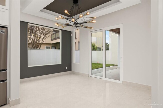 Building Photo - 2322 S 42nd Ln