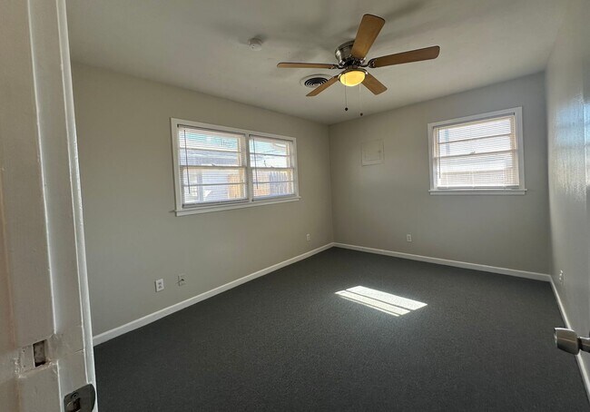 Building Photo - 3221 33rd St