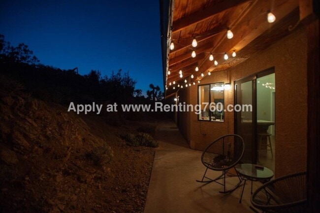 Building Photo - Charming 3 Bedroom 2 Bathroom Home In The Highly Desired Juniper Terrace Neighborhood!!