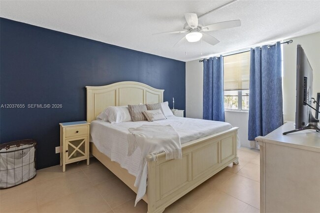 Building Photo - 9480 Poinciana Pl