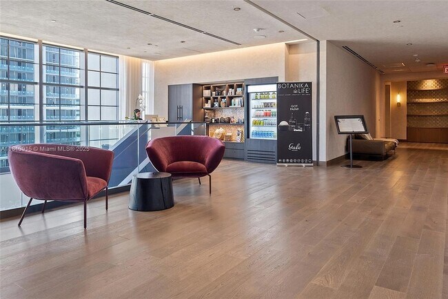 Building Photo - 601 NE 1st Ave