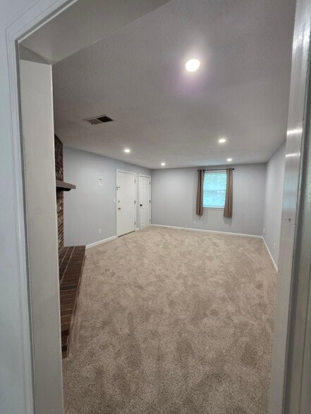 Building Photo - 13 Meadowbrook Ln