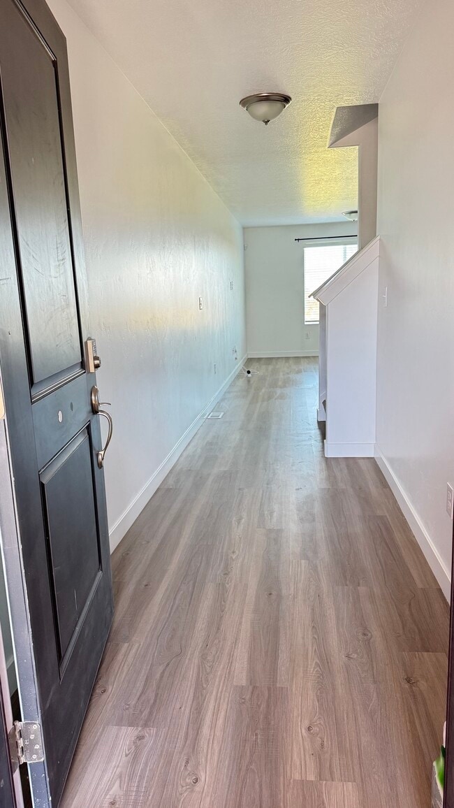 Building Photo - 404 Grassland Dr