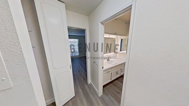 Building Photo - Remodeled 2Bd 2Ba Condo in Newport