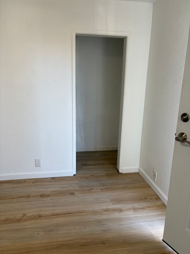 Building Photo - Newly Remodeled One Bedroom Apartment in Newberg
