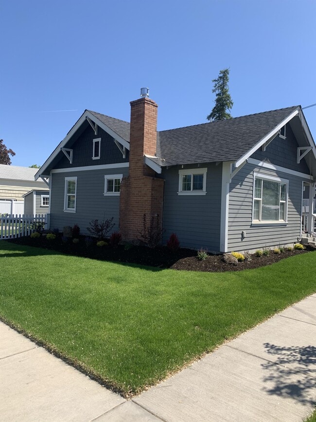 Building Photo - 639 NW Elm Ave