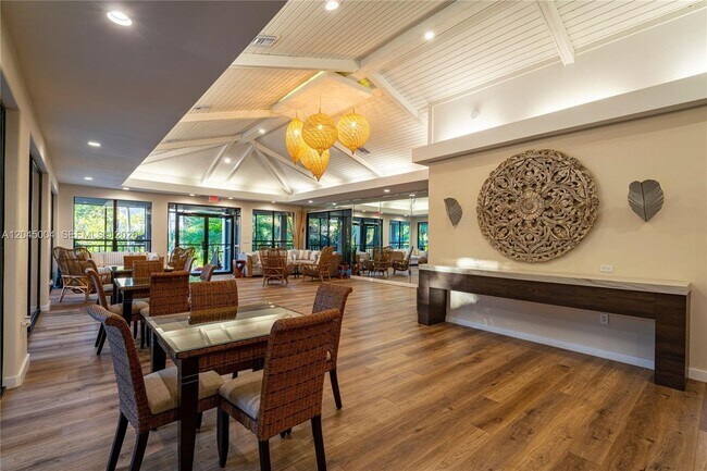 Building Photo - 6230 Paradise Point Dr