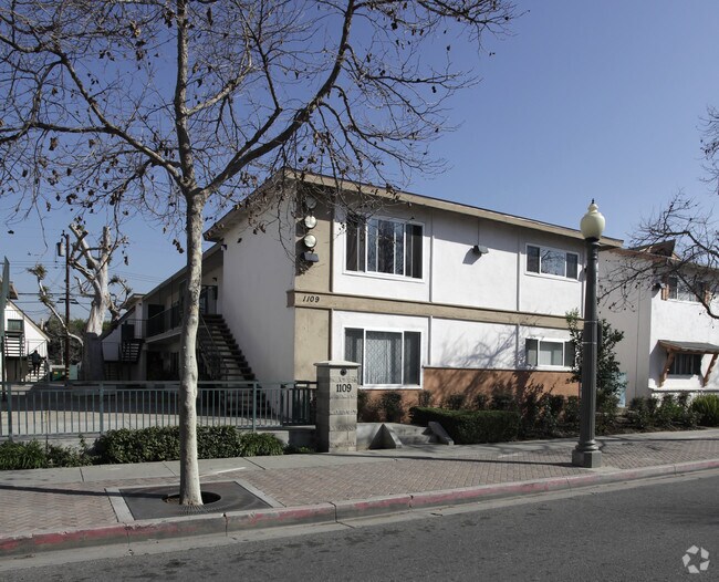 Primary Photo - 1105-1109 S Minnie St