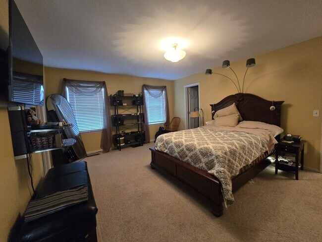 Building Photo - 232 Pebble Glen Dr