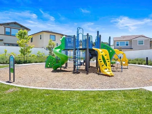 Building Photo - 472 Clubhouse Dr