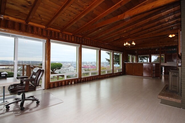 Building Photo - Browns Point Home With Amazing Views!