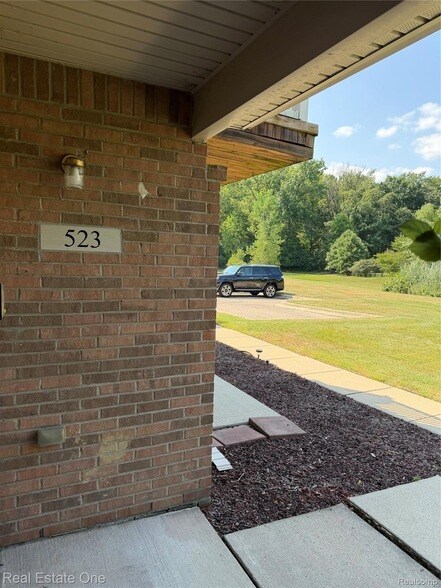 Building Photo - 523 Brookfield Dr