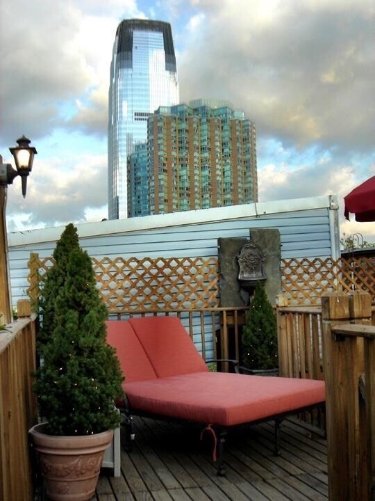 Building Photo - 112 Morris St