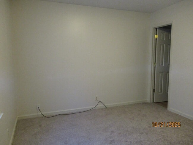 Building Photo - 190 Gertrude Dr