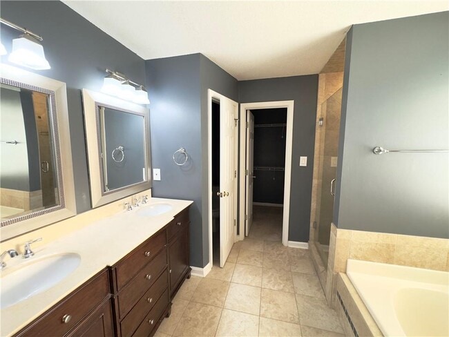 Building Photo - 11865 Carriage Park Ln