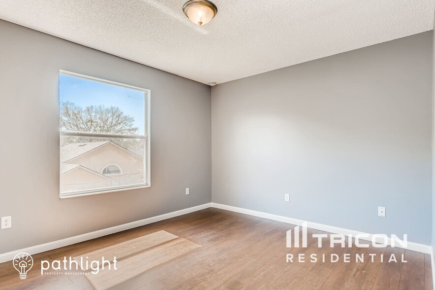 Building Photo - 102 Knights Hollow Dr