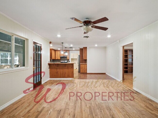 Building Photo - Spacious 4 Bed, 3 Bath Home - Perfect for Family or Student Living!