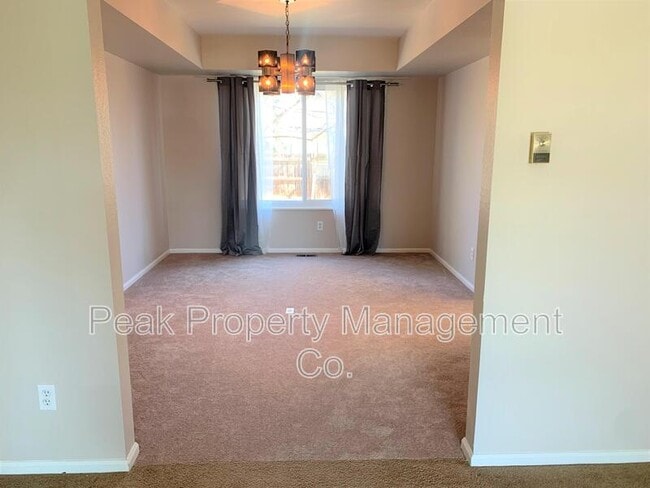 Building Photo - 3201 Wedgewood Ct
