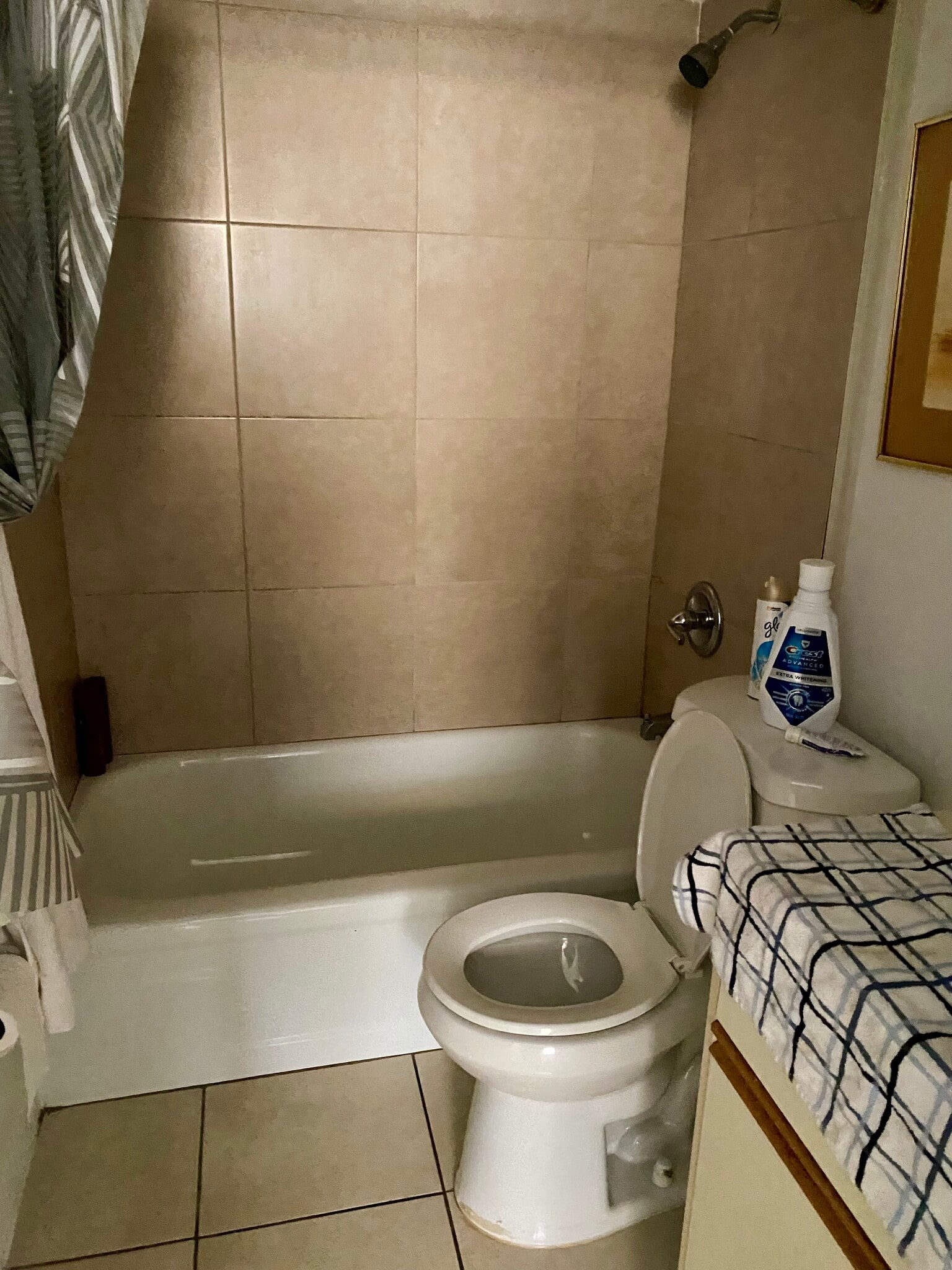 Shared full bath off of master bedroom - 1777 SE 15th St